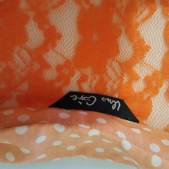 Beautiful sleeveless woman's blouse! - Picture 7 of 7